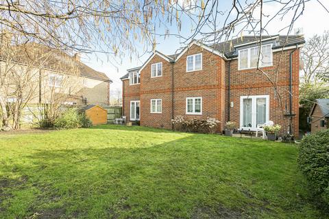 3, Cedar Court Heathlands Close, Sunbury-on-thames, TW16 6QF