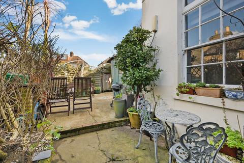 1 bedroom apartment for sale, Eglinton Hill, LONDON