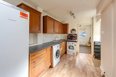 48 Millfields Way, Wombourne, Wolverhampton, WV5 8JQ
