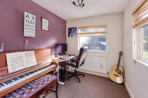 48 Millfields Way, Wombourne, Wolverhampton, WV5 8JQ