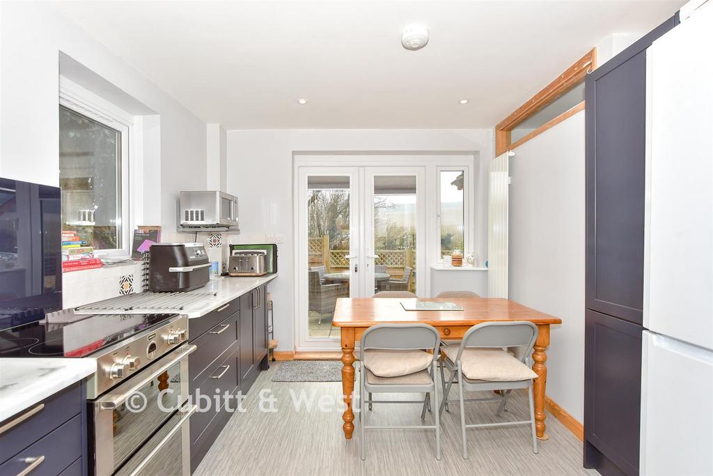 Kitchen/ Breakfast Room