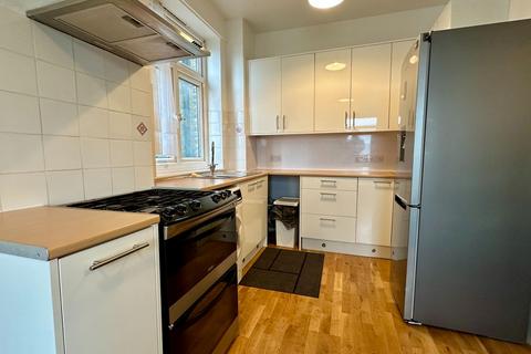 2 bedroom flat to rent, Green Lanes, London N13