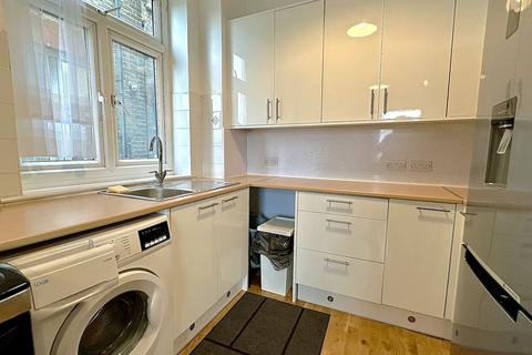 2 bedroom flat to rent, Green Lanes, London N13