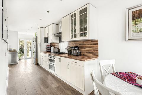 27 Cheyne Avenue, Twickenham, TW2 6AN
