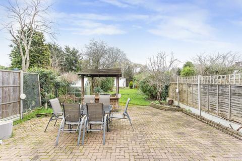 27 Cheyne Avenue, Twickenham, TW2 6AN