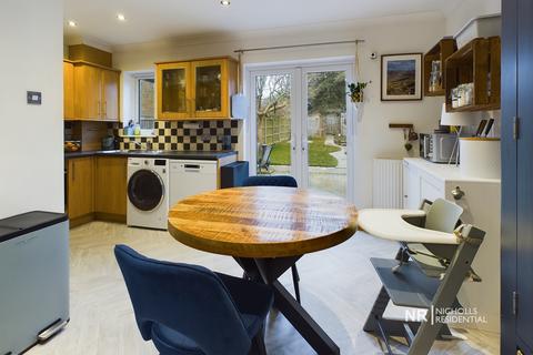 5 Compton Crescent, Chessington, KT9 2HD