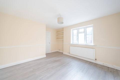 3 bedroom terraced house to rent, Almond Grove, Brentford, TW8