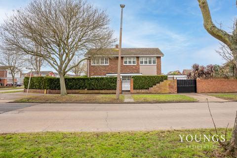 4 bedroom detached house for sale, Maplin Way North, Thorpe Bay, SS1