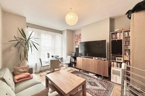 2 bedroom flat to rent, 28 Kent Road, London W4