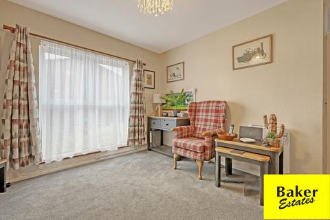 1 bedroom maisonette for sale, Copperfield, Chigwell IG7