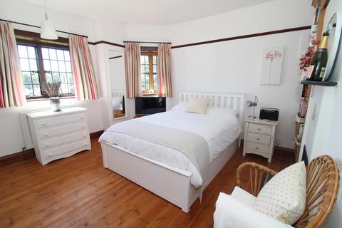 38 Hayes Hill, Bromley, BR2 7HW