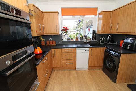 15 Croydon Road, West Wickham, BR4 9HT