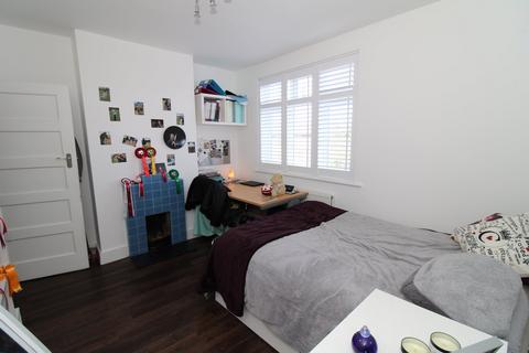 15 Croydon Road, West Wickham, BR4 9HT