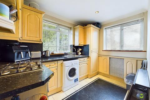 2 bedroom maisonette for sale, Milford Close, London, SE2