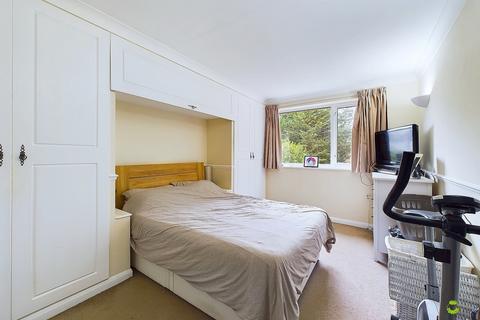 2 bedroom maisonette for sale, Milford Close, London, SE2