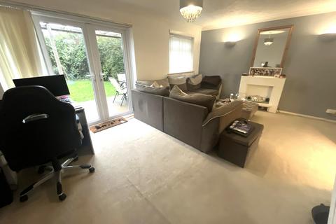 3 bedroom end of terrace house for sale, Berry Hedge Lane, Winshill, Burton-on-Trent, DE15