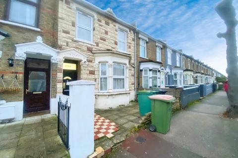 4 bedroom terraced house to rent, Monega Road, Manor Park, E12 6TS