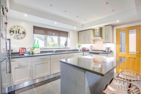 5 bedroom detached house for sale, Amersham Road, High Wycombe HP13