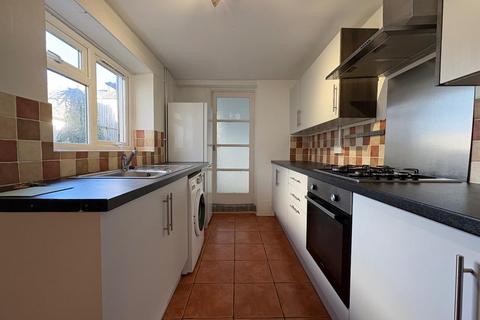 2 bedroom house to rent, Dock Street, Penarth