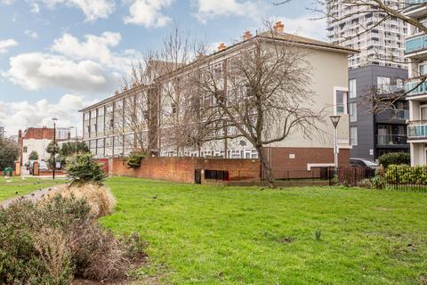 3 bedroom maisonette for sale, Carron Close, Poplar, E14