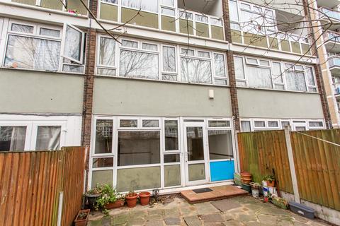 3 bedroom maisonette for sale, Carron Close, Poplar, E14