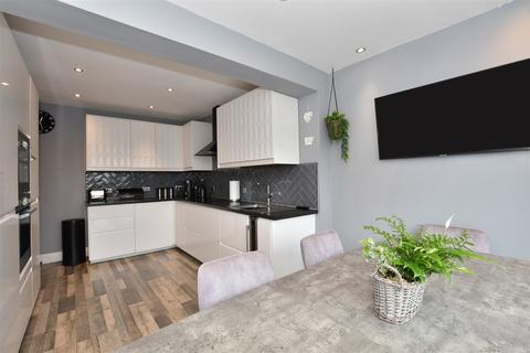 52 Link Way, Hornchurch, RM11 3RW