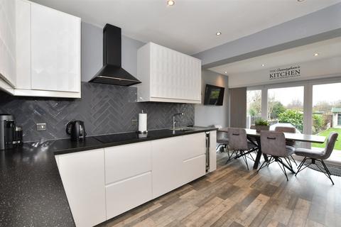 52 Link Way, Hornchurch, RM11 3RW