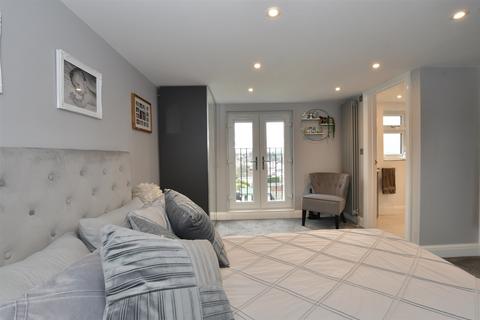 52 Link Way, Hornchurch, RM11 3RW