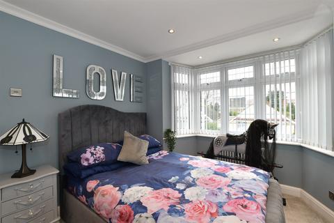 52 Link Way, Hornchurch, RM11 3RW