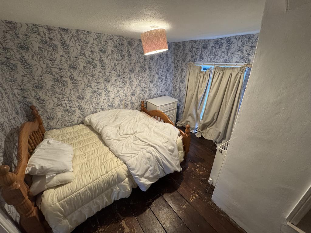 Front bedroom 1