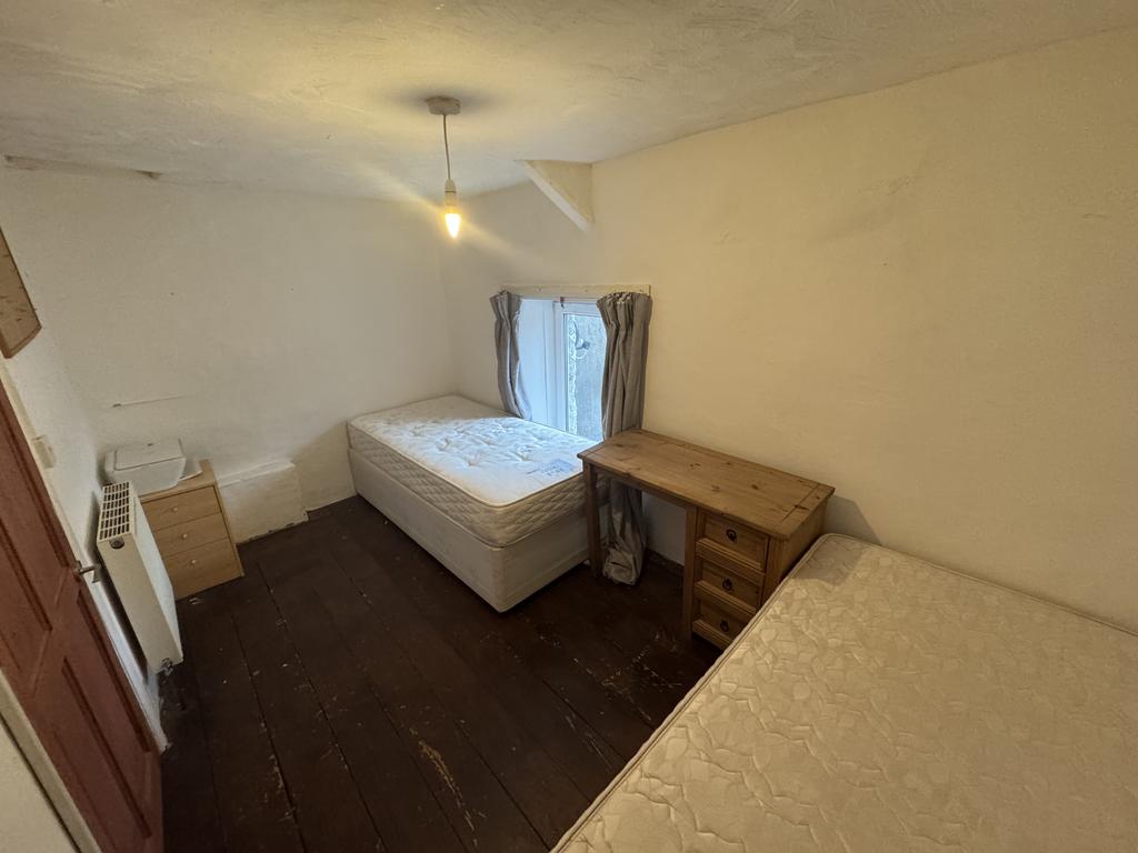 Rear bedroom 2