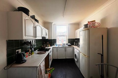 2 bedroom flat to rent, 2/3 Bedroom flat in Town centre