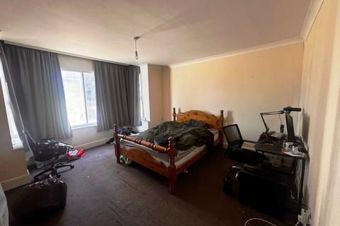 2 bedroom flat to rent, 2/3 Bedroom flat in Town centre