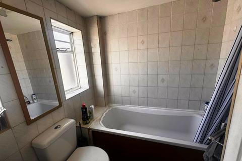 2 bedroom flat to rent, 2/3 Bedroom flat in Town centre