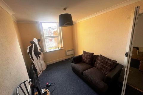 2 bedroom flat to rent, 2/3 Bedroom flat in Town centre