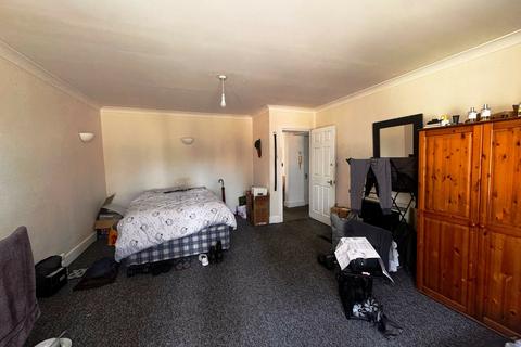 2 bedroom flat to rent, 2/3 Bedroom flat in Town centre