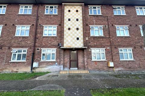 2 bedroom flat to rent, Hatfield Close, Ilford