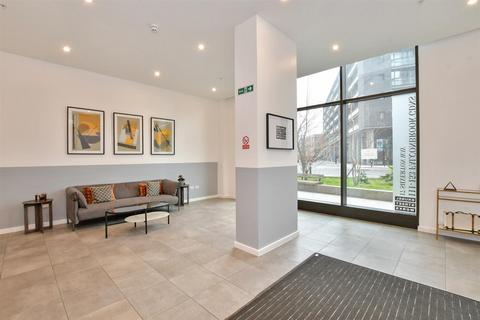 1 bedroom apartment for sale, Silvertown Way, London