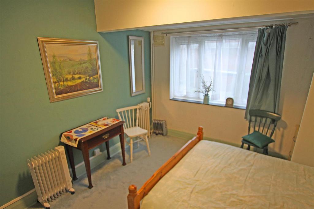 Bedroom b.jpg