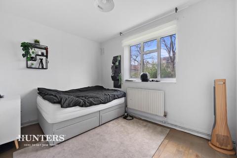 2 bedroom apartment for sale, Mortimer Crescent, London