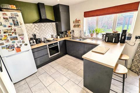 3 bedroom end of terrace house for sale, Avebury Road, Birmingham B30