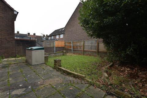 1 bedroom ground floor flat for sale, Nash Road, Chadwell Heath, Essex