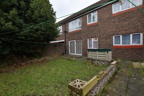 1 bedroom ground floor flat for sale, Nash Road, Chadwell Heath, Essex