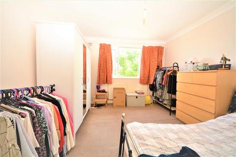 2 bedroom flat to rent, High Road, East Finchley, N2