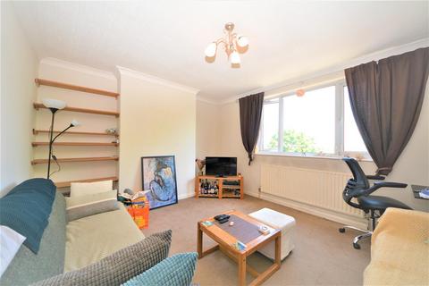 2 bedroom flat to rent, High Road, East Finchley, N2