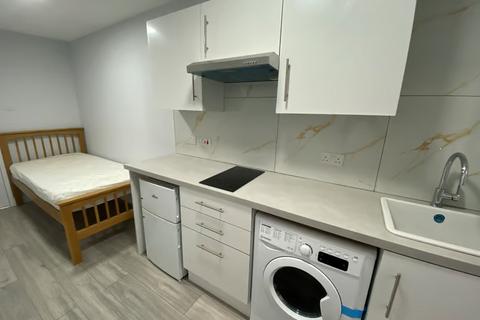 1 bedroom flat to rent, Upper Brentwood, Romford RM2