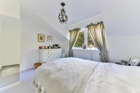 66 Bradshaw Close, London, SW19 8NL