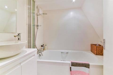 66 Bradshaw Close, London, SW19 8NL