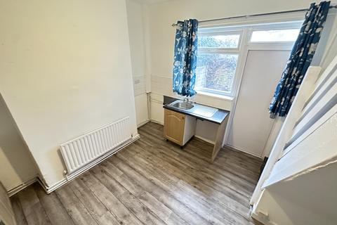 2 bedroom terraced house to rent, Heald Avenue, Manchester, M14