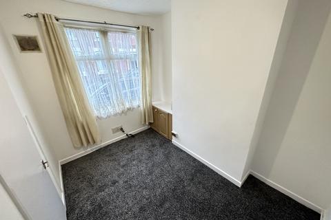 2 bedroom terraced house to rent, Heald Avenue, Manchester, M14